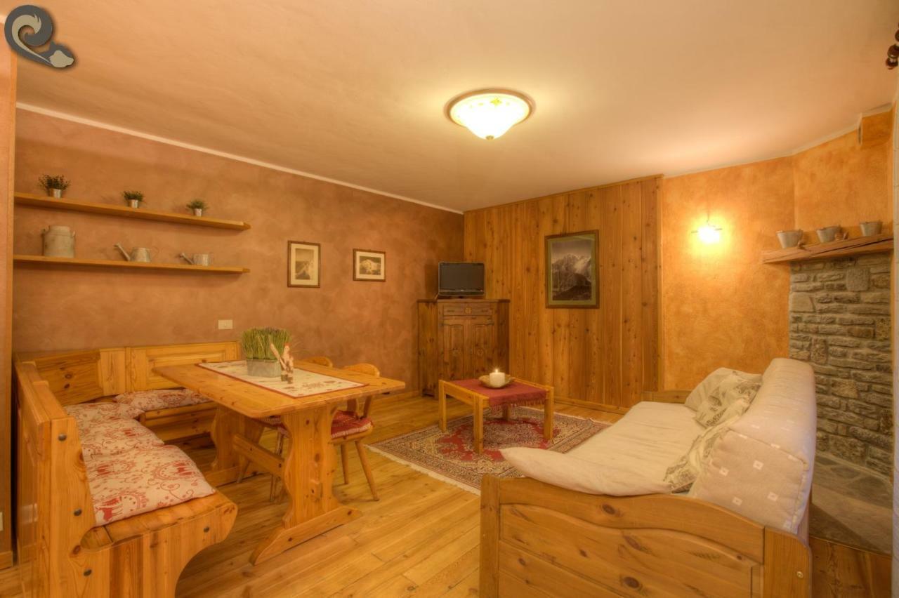 Appartamenti Lo Scoiattolo - Noce E Nocciola Pre-Saint-Didier Bagian luar foto